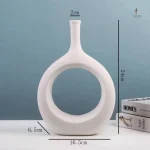 Vase chic pour embellir intérieur avec pampa