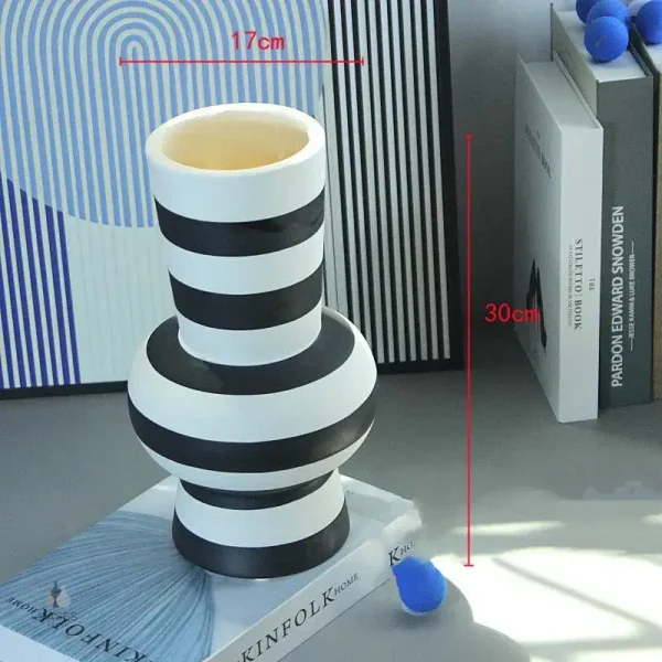 Vase noir et blanc pour une touche chic