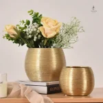 Vase rond doré élégant pour décoration intérieure
