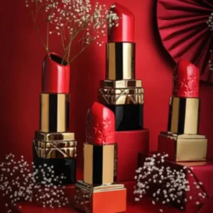 Vase à lèvre rouge avec finition brillante