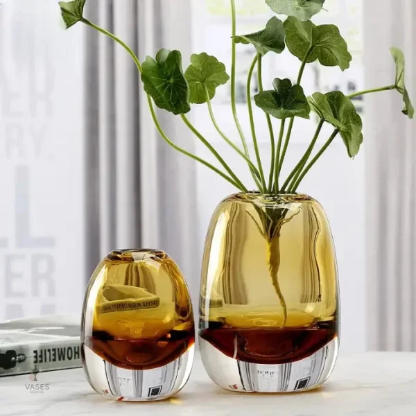 Vase soufflé en verre élégant et contemporain