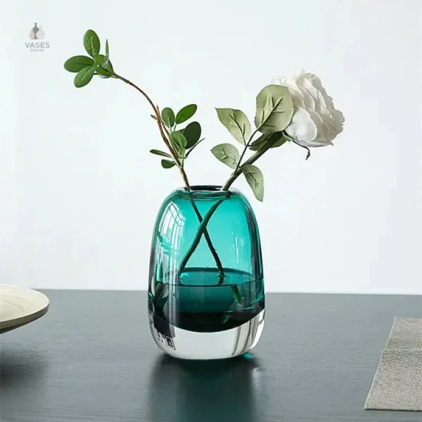 Vase design soufflé en verre, idéal pour fleurs