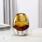 Vase en verre soufflé, ajout moderne à votre espace