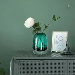 Vase en verre artisanal, soufflé à la main
