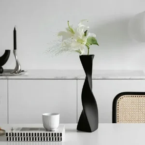Vase moderne aux lignes épurées