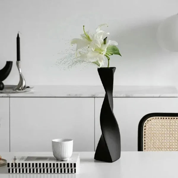 Vase moderne aux lignes épurées