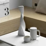 Vase décoratif en céramique blanche