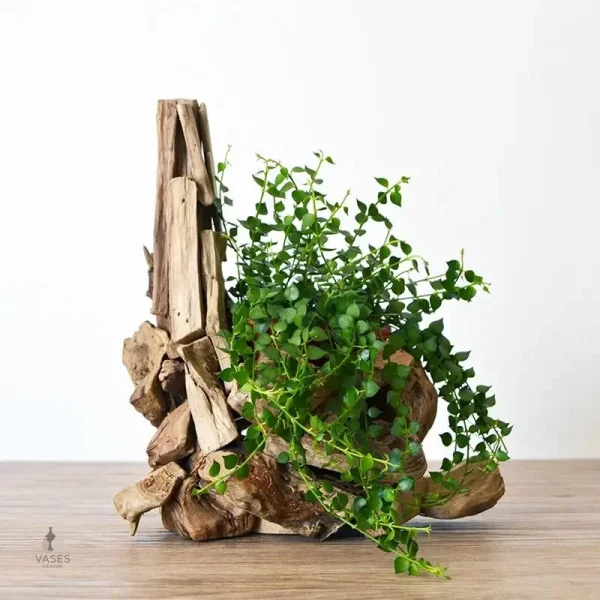 Vase en bois élégant sur support en bois