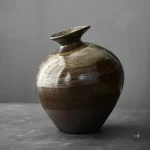 Vase en terre cuite sobre