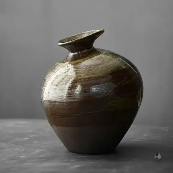 Vase en terre cuite sobre