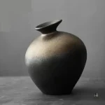 Élégant vase en argile ancienne
