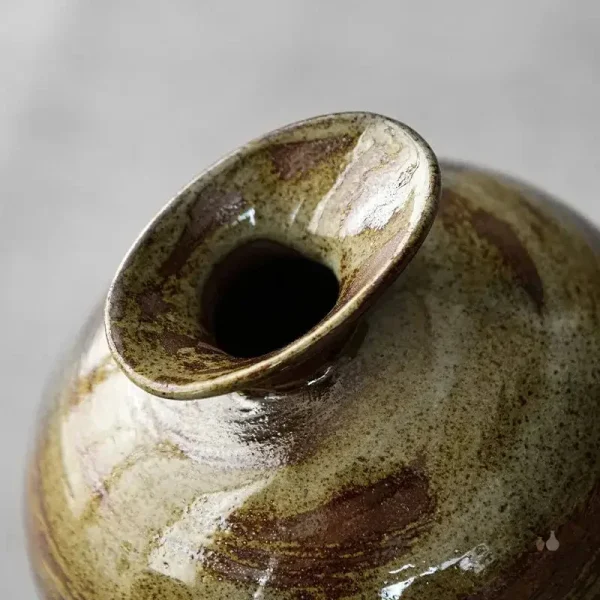 Vase ancien en argile naturelle