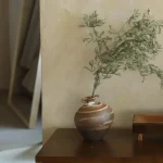 Vase en terre cuite patinée