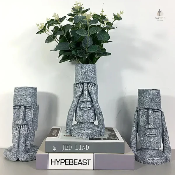 Vase sculpté en forme de tête artistique