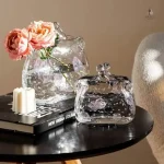 Vase transparent original élégant et moderne