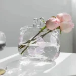 Vase design en verre transparent