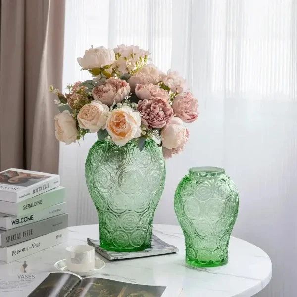 Vase transparent vert élégant pour décoration intérieure