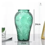 Vase vert transparent, accessoire d'intérieur chic et simple