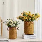 Vase tressé en matériau naturel élégant