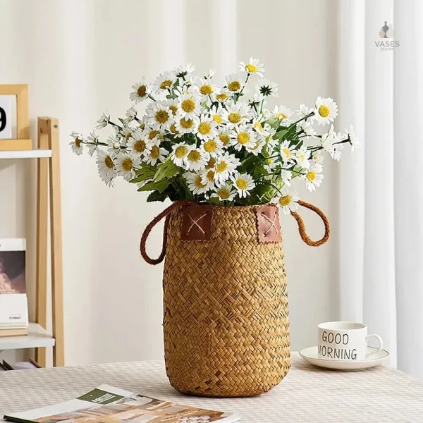Vase en jonc tressé, design moderne