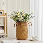Vase en fibre tressée, touche contemporaine