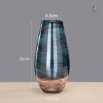 Vase bleu en verre moderne