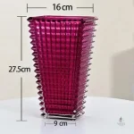 Vase en verre coloré, parfait pour embellir votre espace