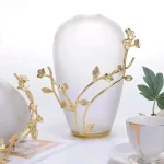 Vase en verre avec finition dorée brillante