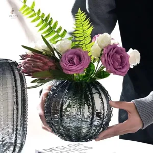 Vase décoratif en verre noir