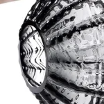 Vase en verre noir brillant