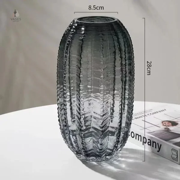 Vase contemporain en verre noir