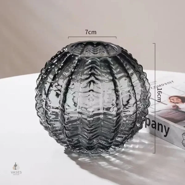Vase en verre noir, design chic