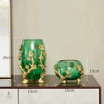 Vase vert et or pour une touche moderne
