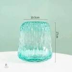 Vase coloré en vert, idéal pour des arrangements floraux