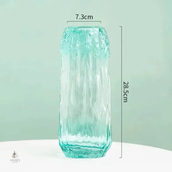 Vase vert transparent, parfait pour un style minimaliste