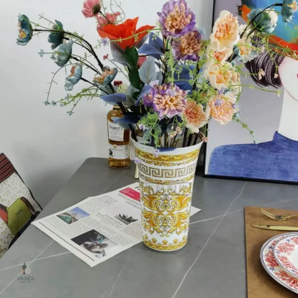 Vase céramique au design rétro élégant