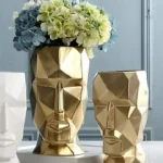 Vase au design moderne inspiré des visages