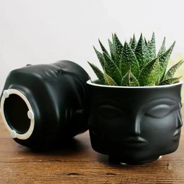 Vase visage en céramique, style artistique
