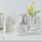 Vase visage humain design moderne