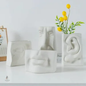 Vase visage humain design moderne