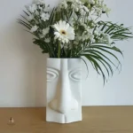 Vase visage humain stylisé pour intérieur