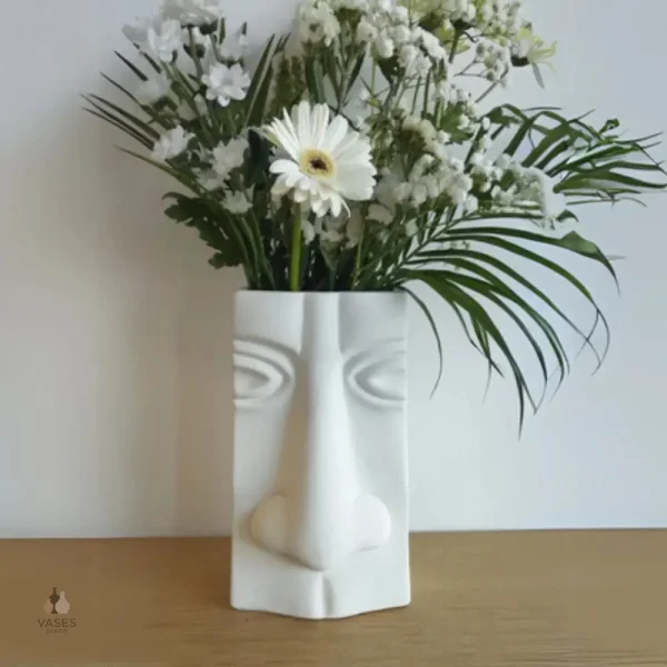 Vase visage humain stylisé pour intérieur