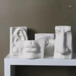 Vase visage humain en terre cuite