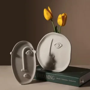 Vase créatif avec motif visage en illusion