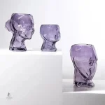Vase en verre avec motif visage artistique