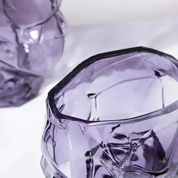 Vase en verre avec expression faciale unique