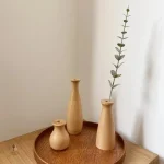 Vase en bois à motifs, élément décoratif accrocheur