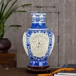 Vase bleu et blanc, élément décoratif asiatique élégant