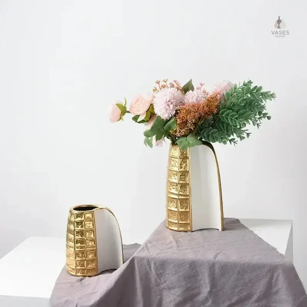 Vase épuré pour bouquets de fleurs colorées