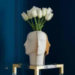 Vase visage stylisé pour intérieur contemporain